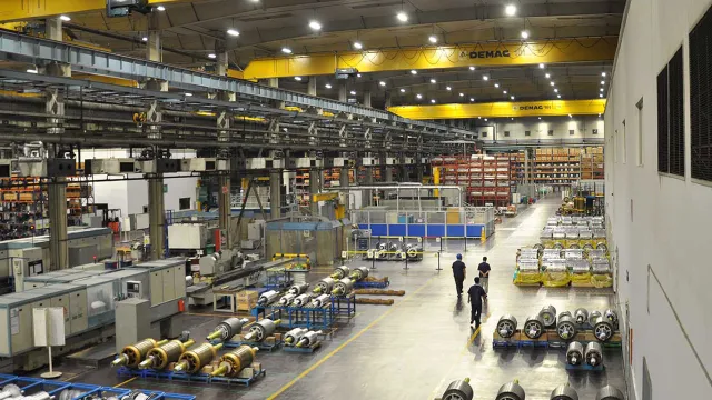 Schréder has experience lighting production facilities like Siemens Electronic Drive Workshop worldwide