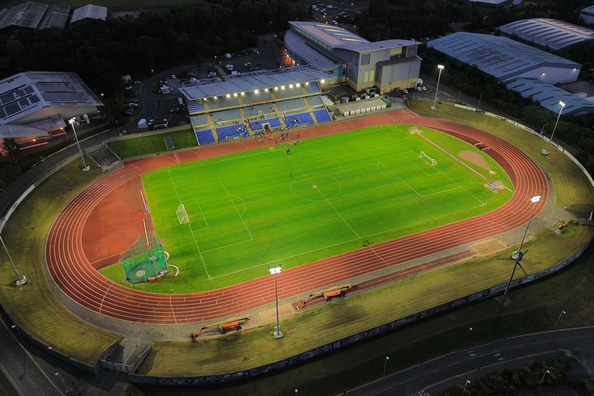 Slimme sportverlichtingsoplossing verbeterde de verlichting in het John Charles-stadion, waardoor er nu competitiewedstrijden kunnen worden gespeeld
